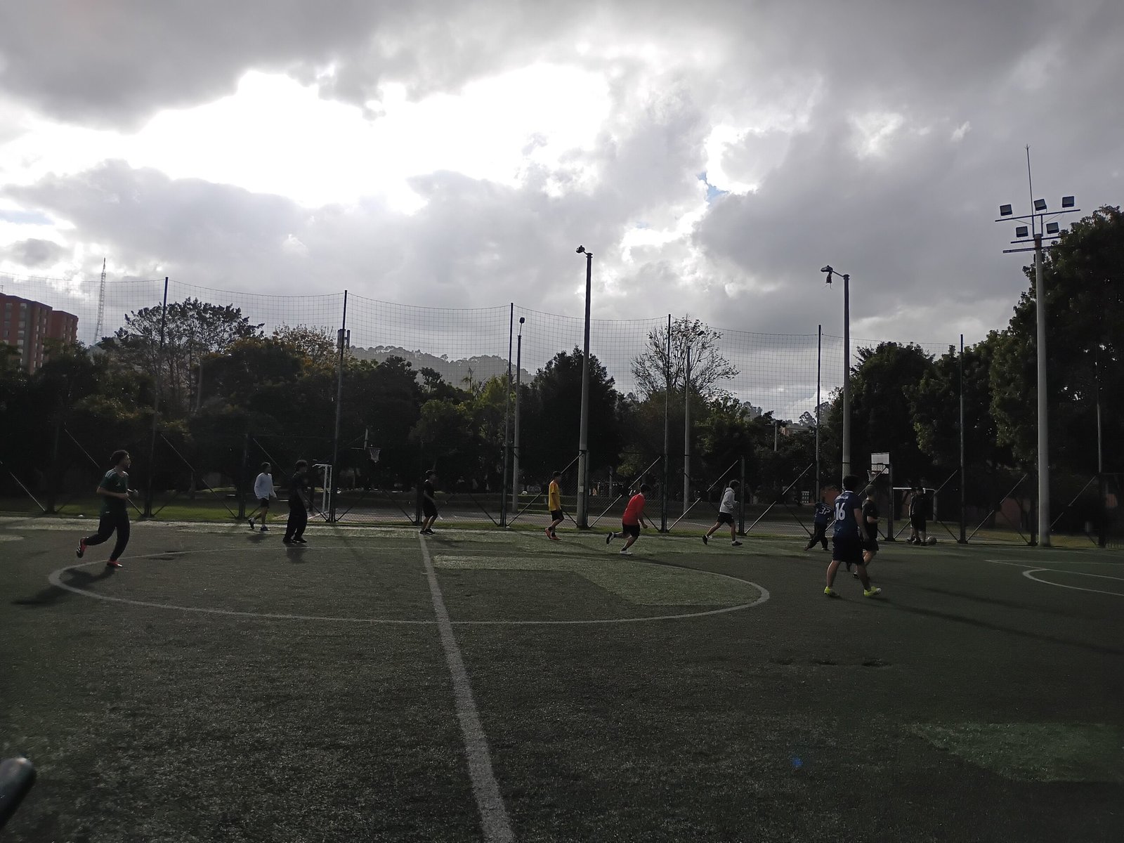 Partido de fútbol para solteros en Bogotá, evento deportivo del club As de Corazones